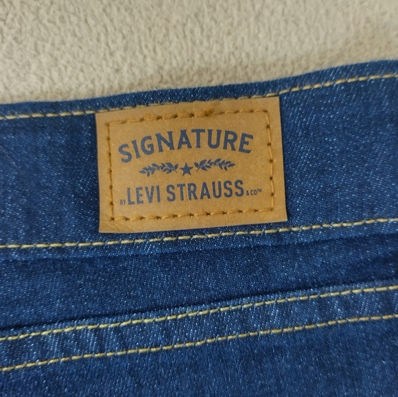 Signature Levi Strauss~Woman Size 24 L (W37xL34) Blue Denim Midrise Bootcut Jean - Picture 10 of 11